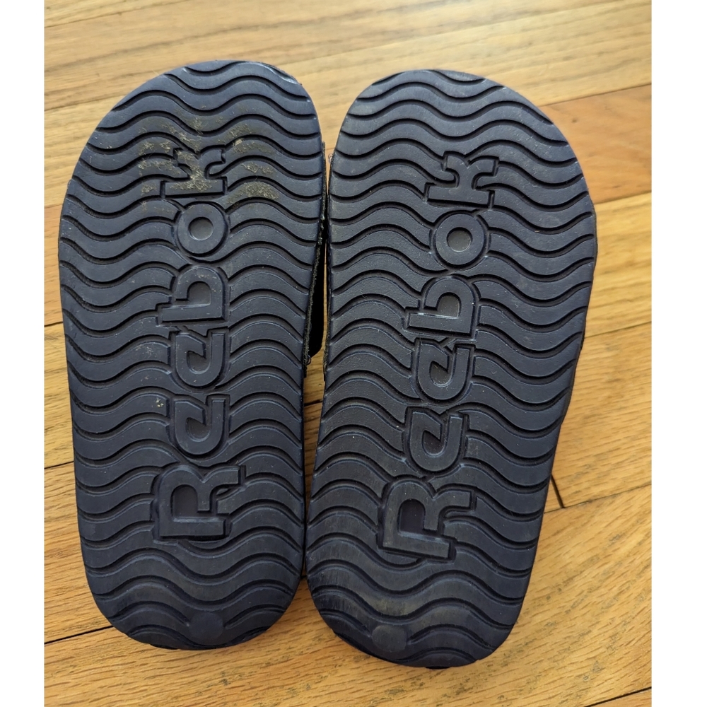Boy's Reebok Slides - Size 12 - Picture 5 of 7